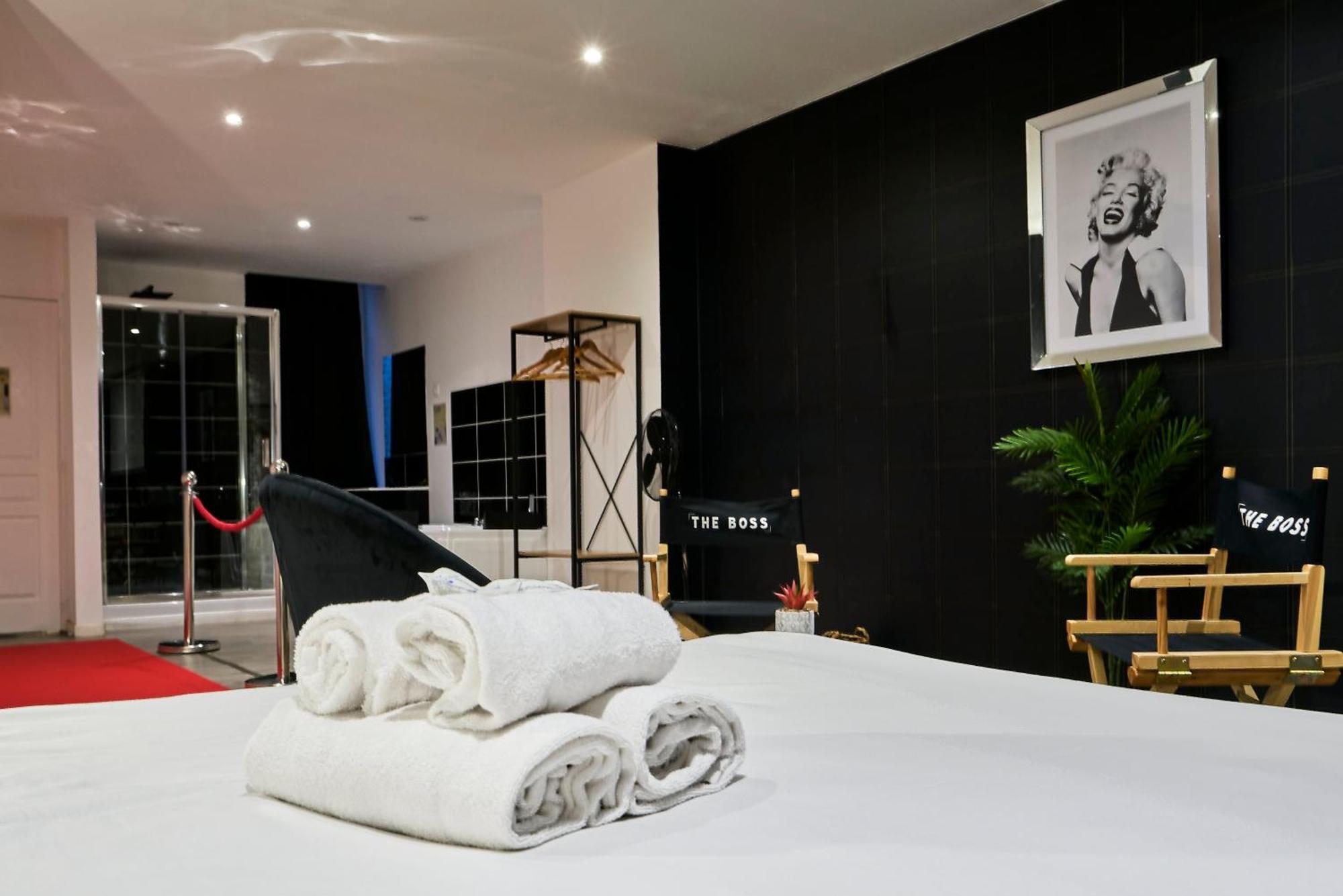Ng Suitehome - Lille I Roubaix Centre I Grand Place - Balneo - Netflix - Wifi Buitenkant foto