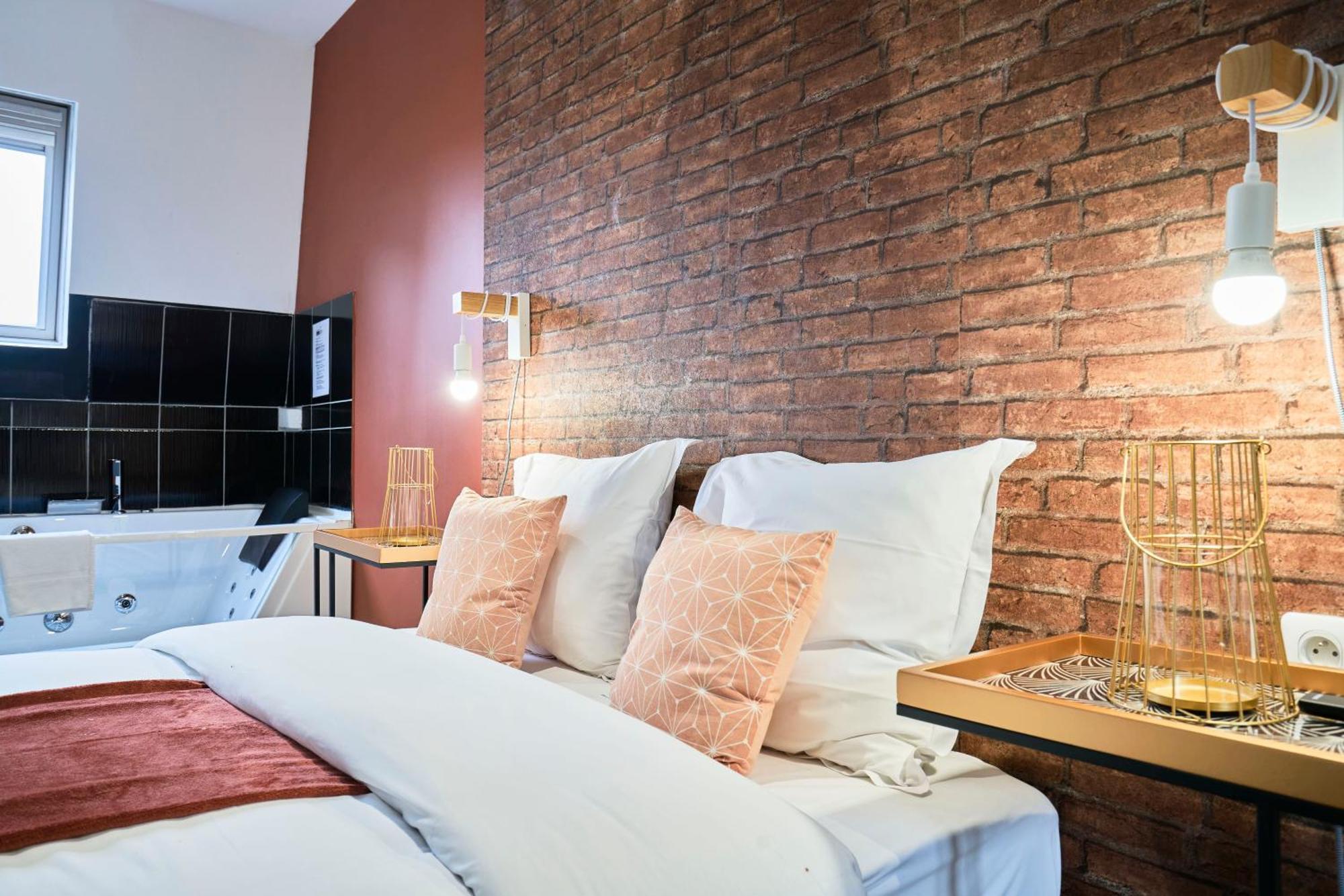 Ng Suitehome - Lille I Roubaix Centre I Grand Place - Balneo - Netflix - Wifi Buitenkant foto